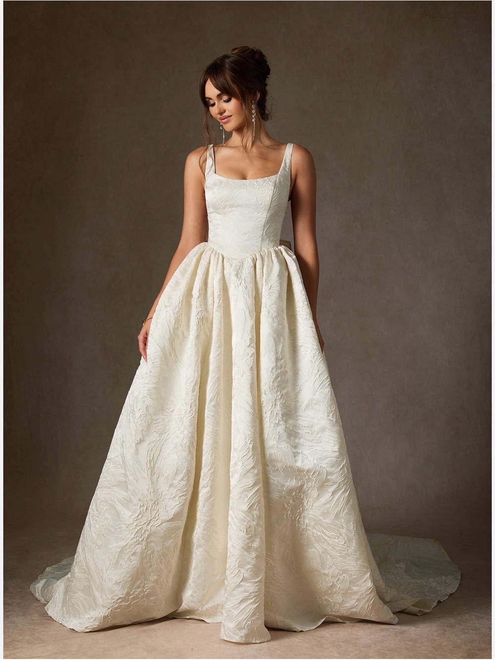 Azazie Skylin
Diamond White Ball-Gown with Pockets Floral Jacquard Dress